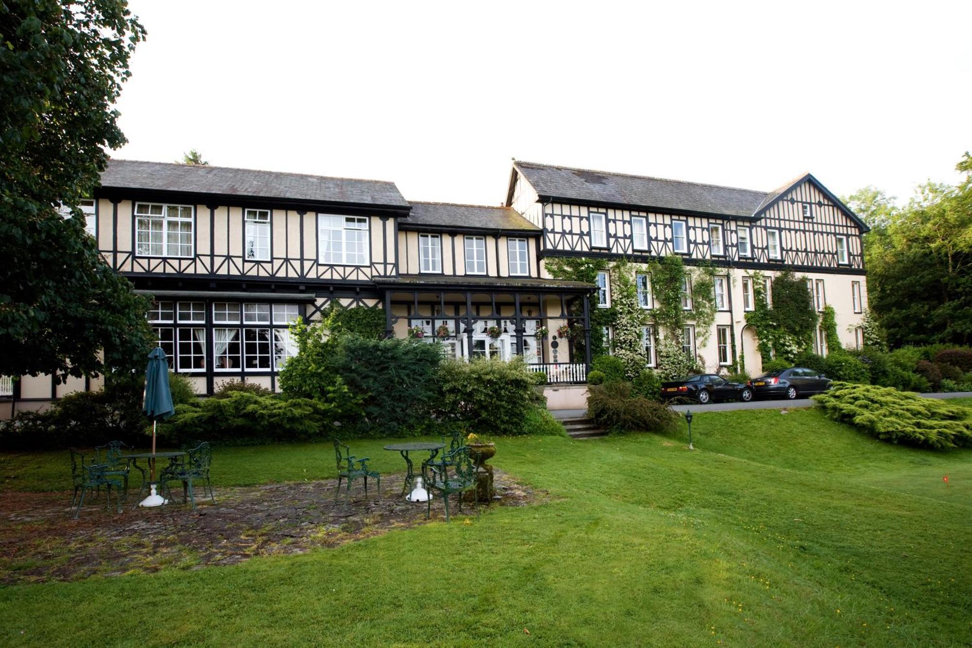 The Lake Country House Hotel & Spa Llangammarch Wells Extérieur photo